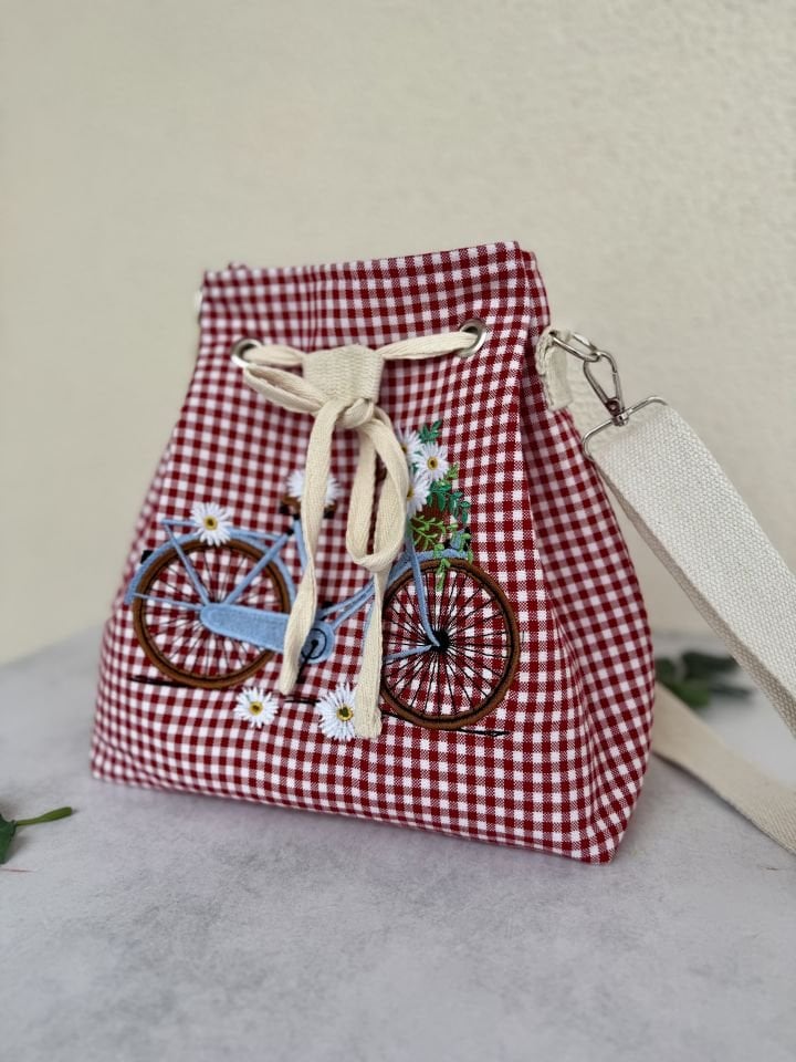 Kırmızı Pötikare Papatyalı Bisiklet Nakışlı Bucket Omuz Çantası