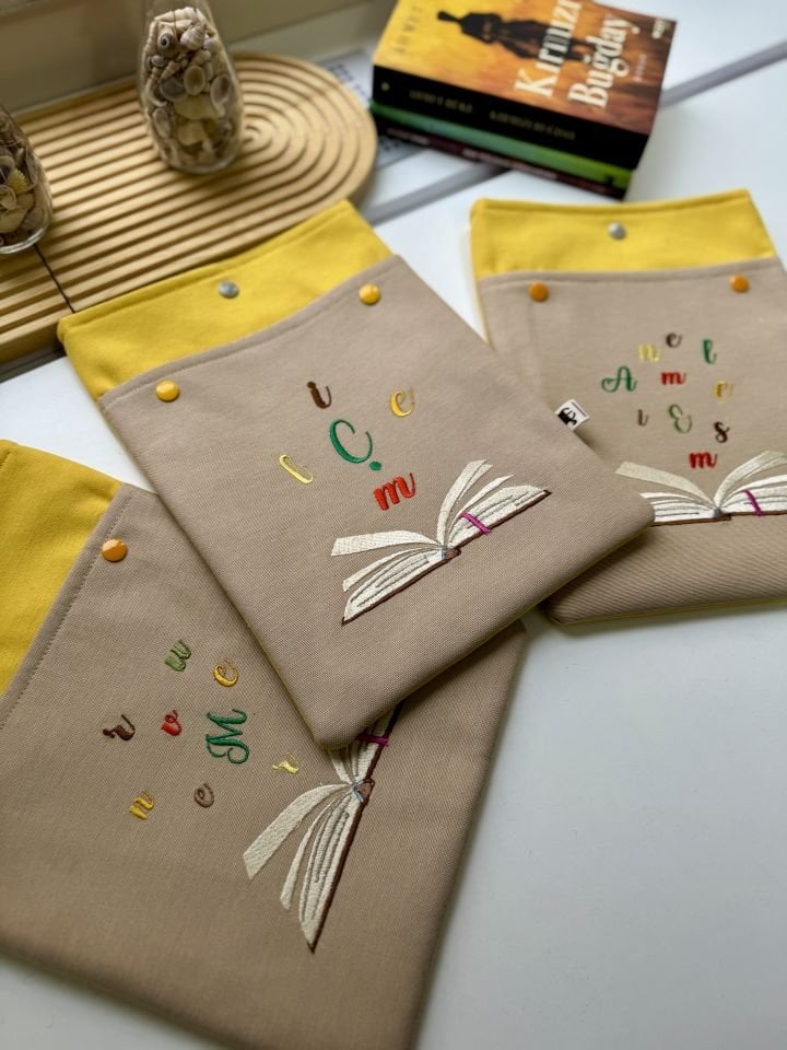 Sarı Uçan Harfler Nakışlı Kitap / Tablet Kılıfı