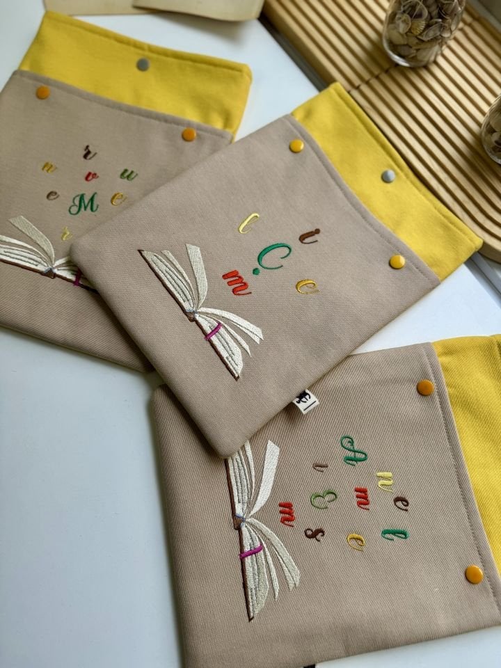 Sarı Uçan Harfler Nakışlı Kitap / Tablet Kılıfı