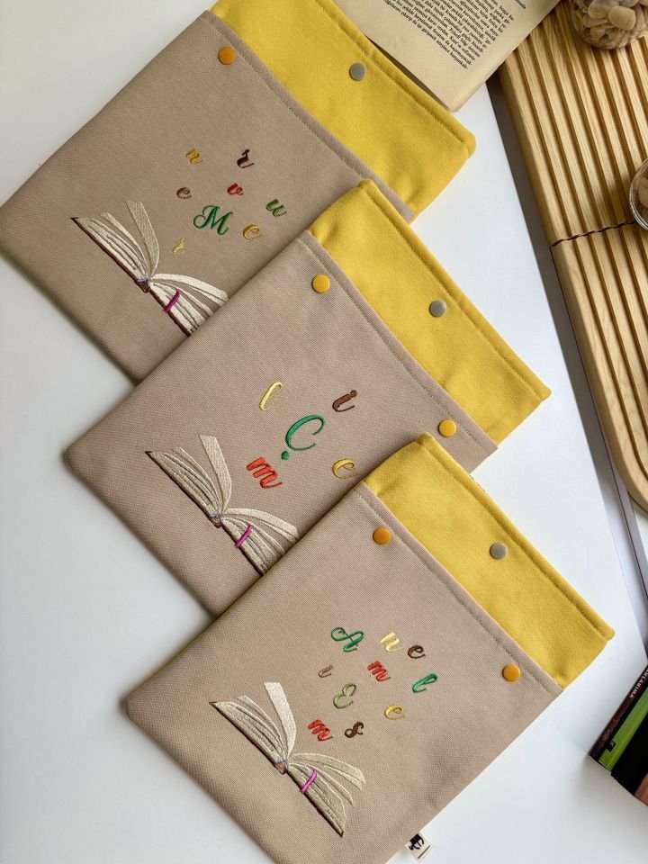 Sarı Uçan Harfler Nakışlı Kitap / Tablet Kılıfı