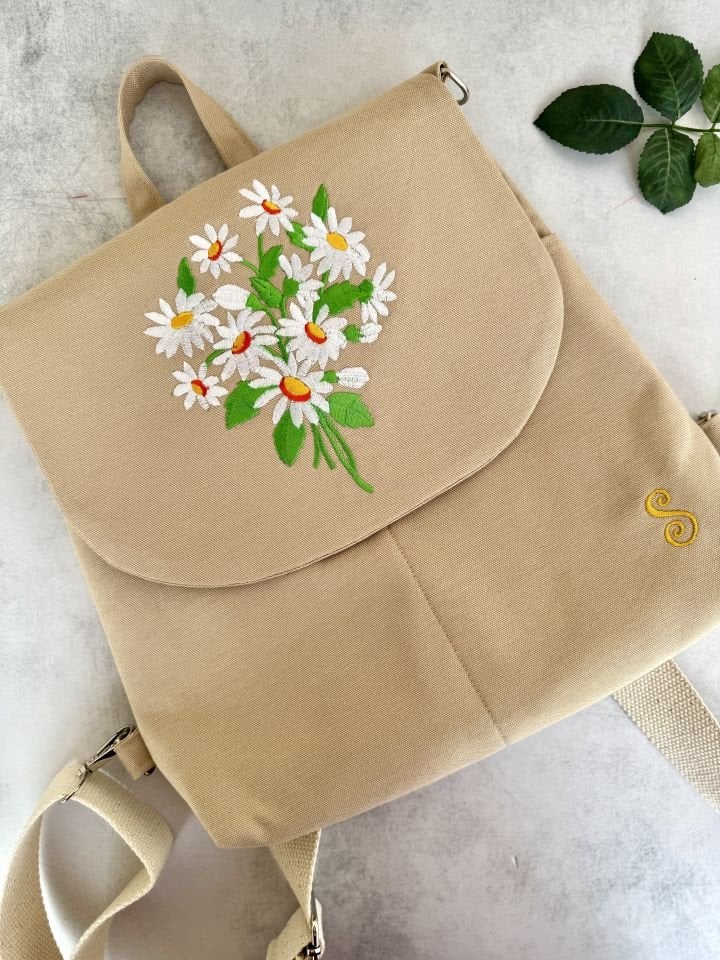 Krem Papatya Nakışlı Sırt Çantası