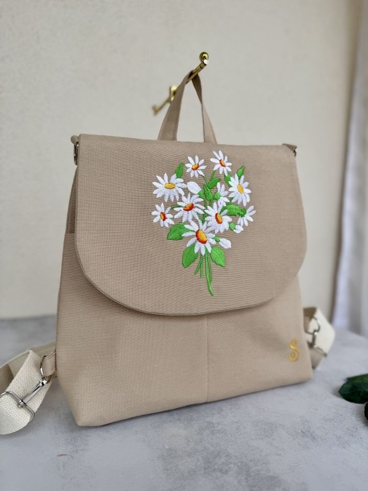 Krem Papatya Nakışlı Sırt Çantası