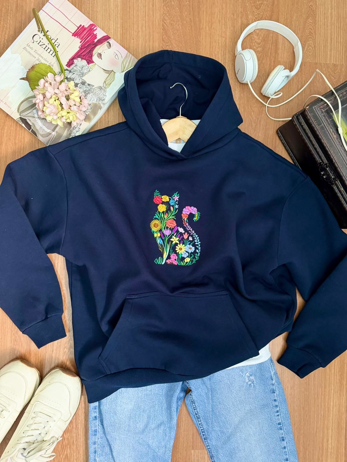 Oversize Kapüşonlu Nakışlı Sweatshırt