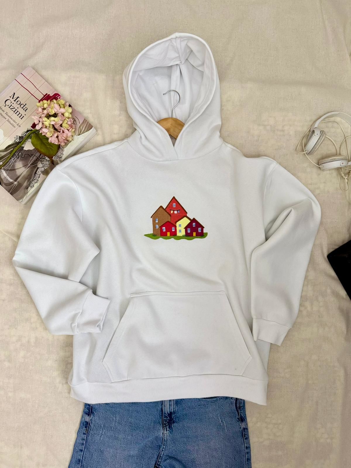 Oversize Kapüşonlu Nakışlı Sweatshırt