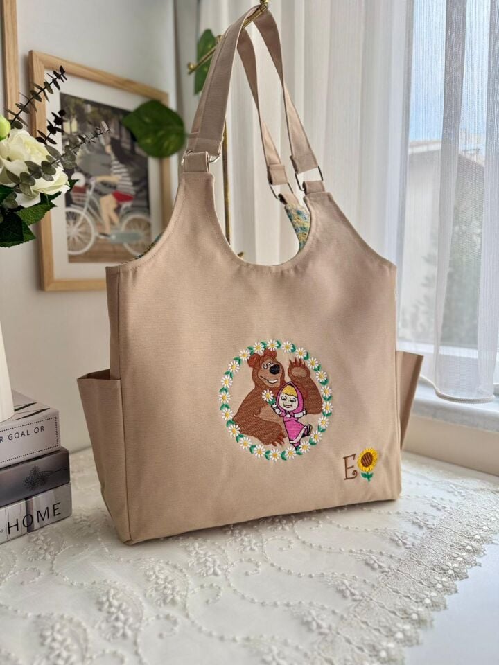 kişiye özel nakışlı çanta krem renk mişa ve koca ayı işlemeli omuz çantası