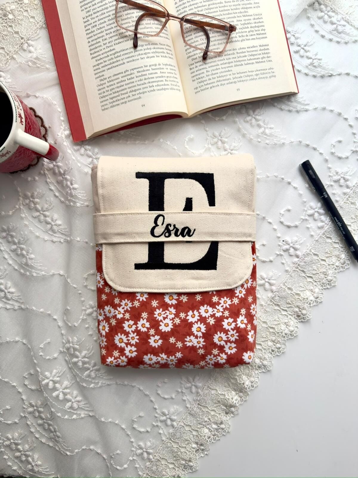 Kişiye Özel İsimli Kitap Kılıfı Kanvas Çiçek Desenli 20x22 cm