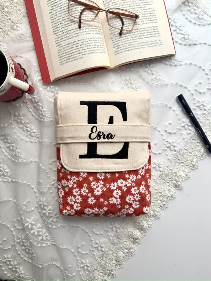 Kişiye Özel İsimli Kitap Kılıfı Kanvas Çiçek Desenli 20x22 cm