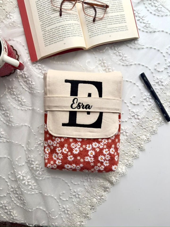 Kişiye Özel İsimli Kitap Kılıfı Kanvas Çiçek Desenli 20x22 cm