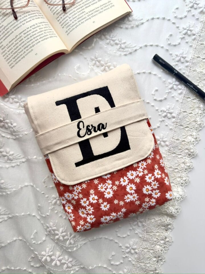 Kişiye Özel İsimli Kitap Kılıfı Kanvas Çiçek Desenli 20x22 cm