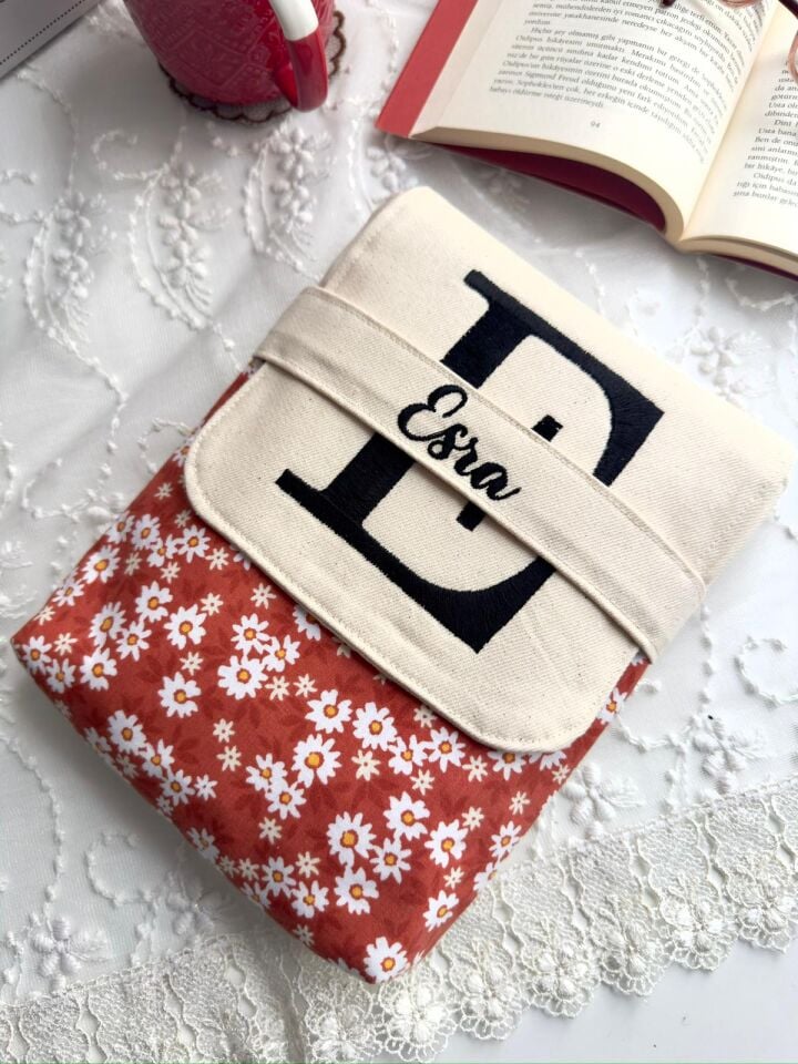 Kişiye Özel İsimli Kitap Kılıfı Kanvas Çiçek Desenli 20x22 cm