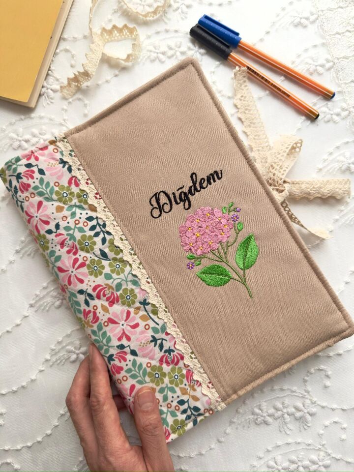 Krem Çiçekli Kişiye Özel Kitap Kılıfı Organizer