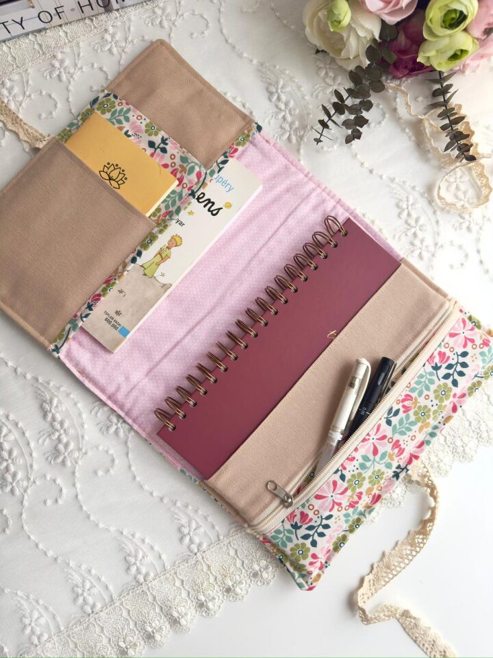 Krem Çiçekli Kişiye Özel Kitap Kılıfı Organizer