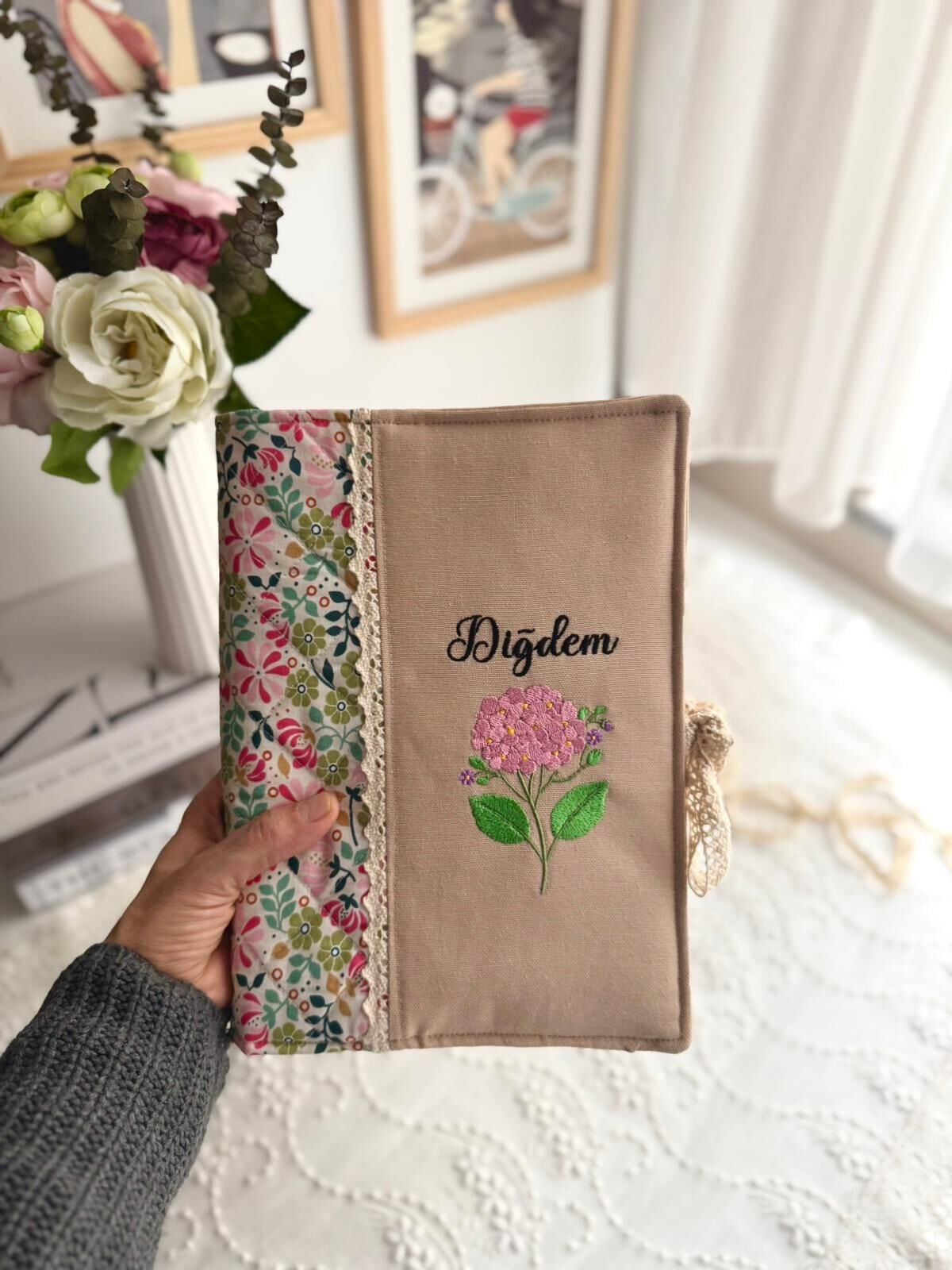 Krem Çiçekli Kişiye Özel Kitap Kılıfı Organizer