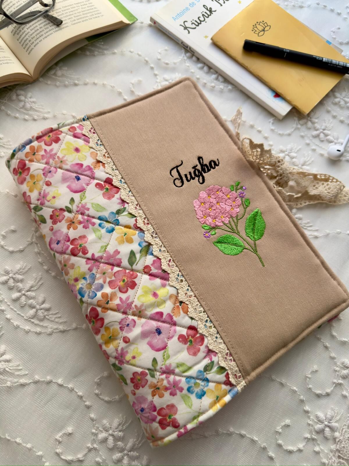 Krem Çiçekli Kişiye Özel Kitap Kılıfı Organizer