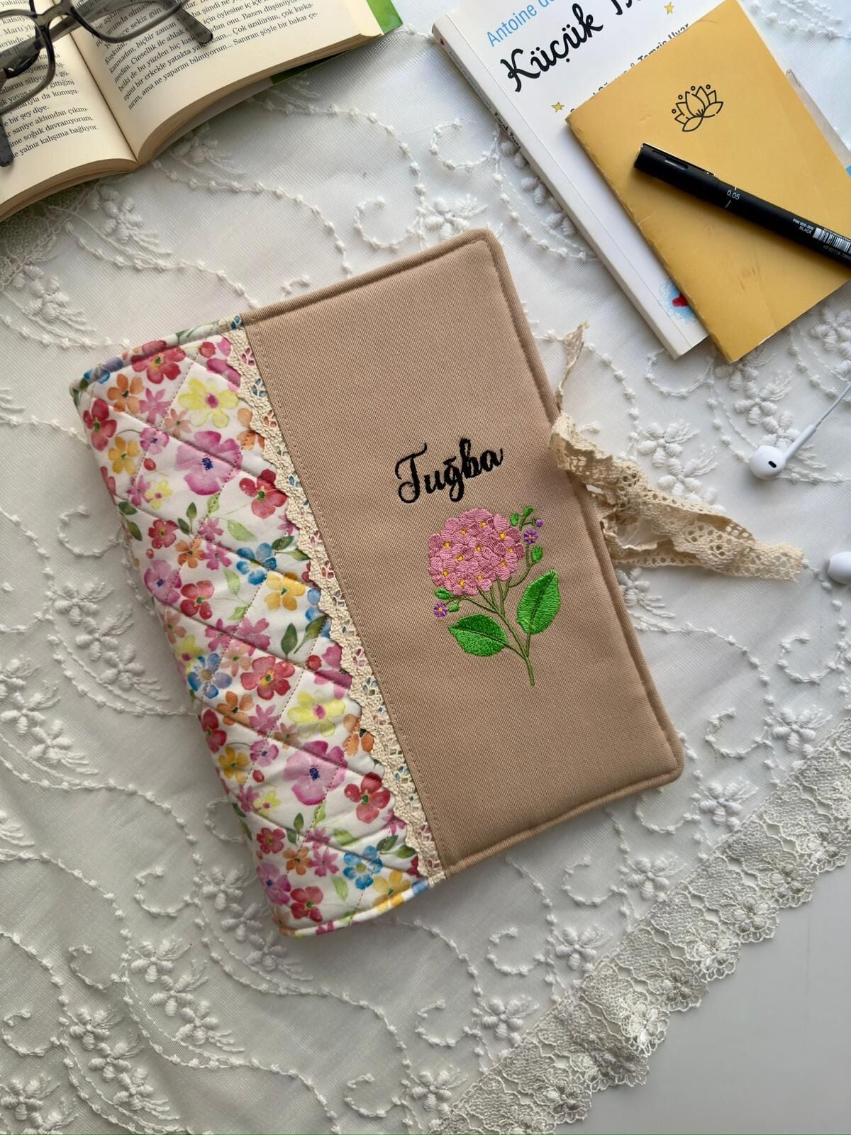 Krem Çiçekli Kişiye Özel Kitap Kılıfı Organizer