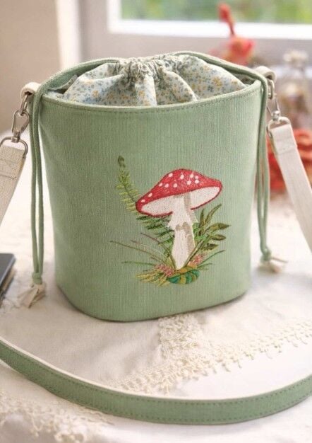 Su Yeşili  Mantar Nakışlı Omuz Çantası